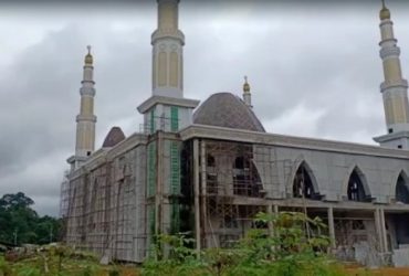 Rp 3,5 M Kucuran Hibah untuk Masjid Agung Sekadau