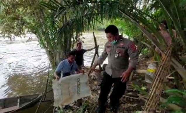 Jasad Bayi Ditemukan Mengapung di Sungai Jelai