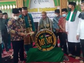 Ratusan Jamaah Hadiri Penutupan Maulid Tradisional di Masjid Al-Falah