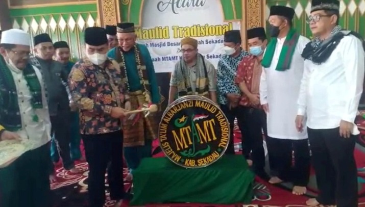Ratusan Jamaah Hadiri Penutupan Maulid Tradisional di Masjid Al-Falah