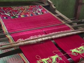 20 Tahun Bikin Tenun Khas Iban, Belum Punya Pembeli Tetap
