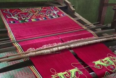 20 Tahun Bikin Tenun Khas Iban, Belum Punya Pembeli Tetap