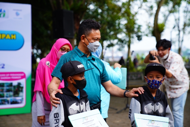 Rajin Setor Sampah, Bocah SD di Pontianak Terima Rp 50 Ribu Sebulan