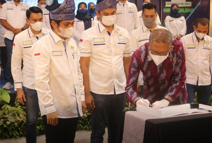 Gubernur Kalbar Sutarmidji bersama BPD HIPMI Kalbar. Foto: DOK/ruai.tv
