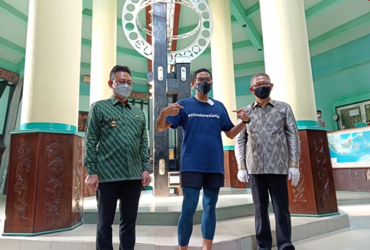 Gaya Menteri Sandiaga Saat ke Pontianak