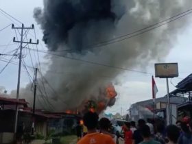 2 Mobil dan 1 Rumah Terbakar di Meliau