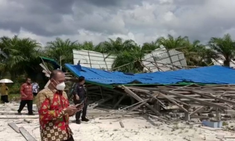 Sedang Dibangun, Pondok Pesantren Ini Roboh Diterpa Angin