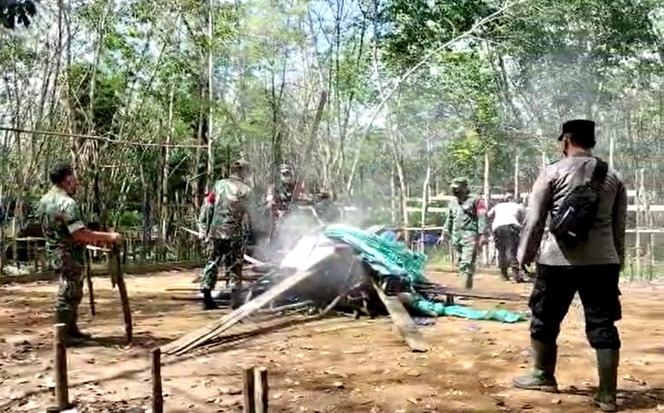 Pejudi Kabur, Aparat di Sintang Bakar Arena Sabung Ayam