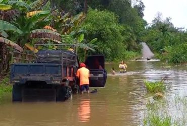 Banjir Genangi Jalan Bodok-Meliau