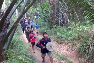Pukul Gong, Cara Mencari Orang Hilang di Menjalin