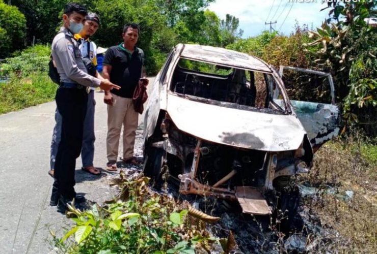 Mobil dari Ketapang Terbakar di Sompak