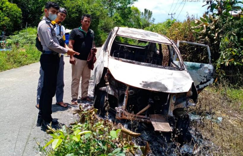 Mobil dari Ketapang Terbakar di Sompak