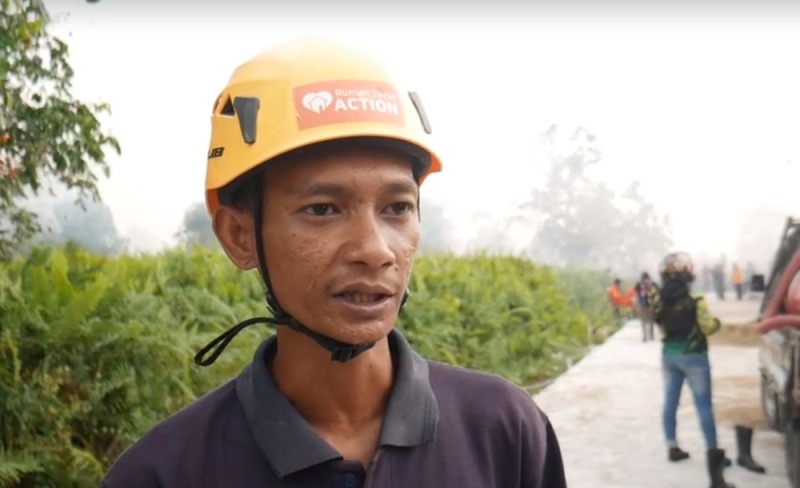 kebakaran lahan dekati pemukiman warga