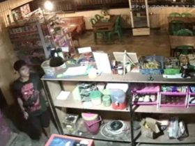 pencuri hp terekam CCTV