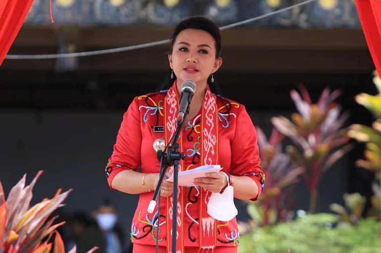 tradisi dayak naik dango