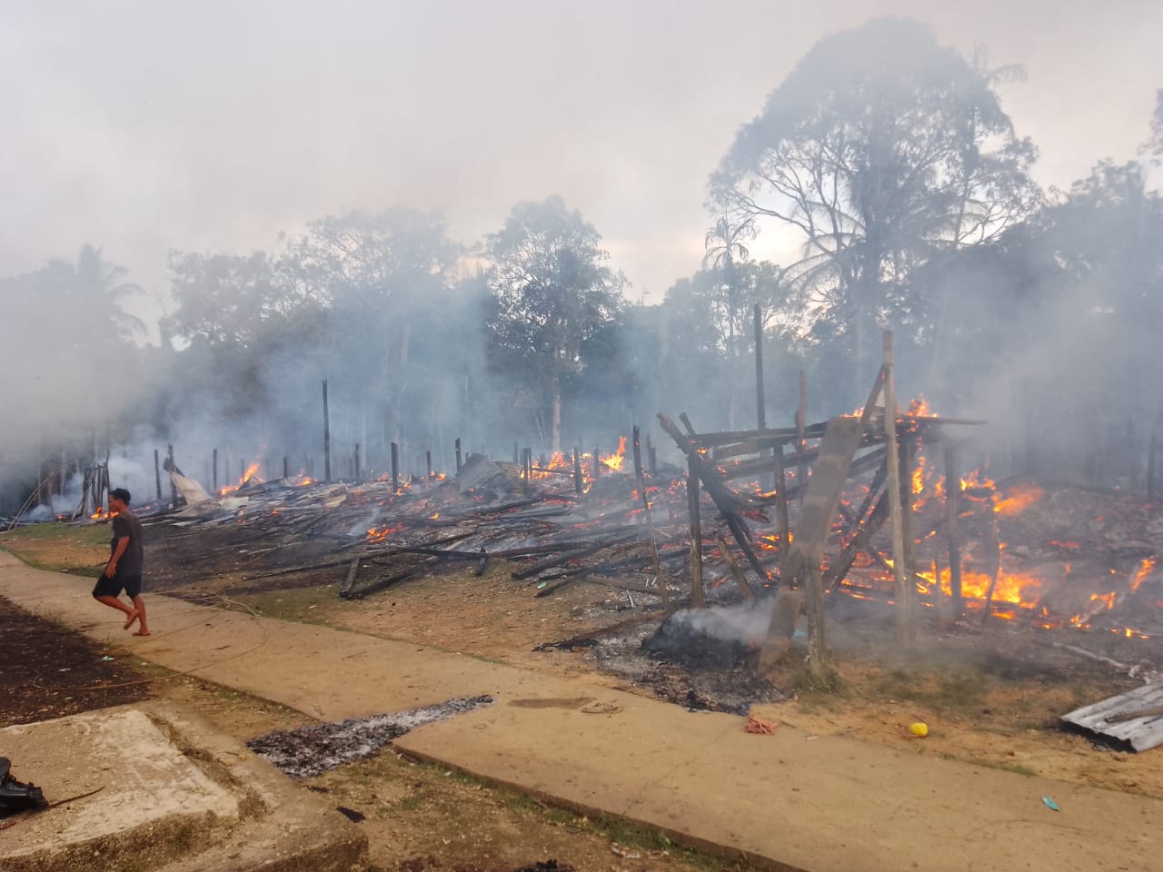 rumah betang terbakar