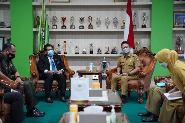 konsulat malaysia di Pontianak