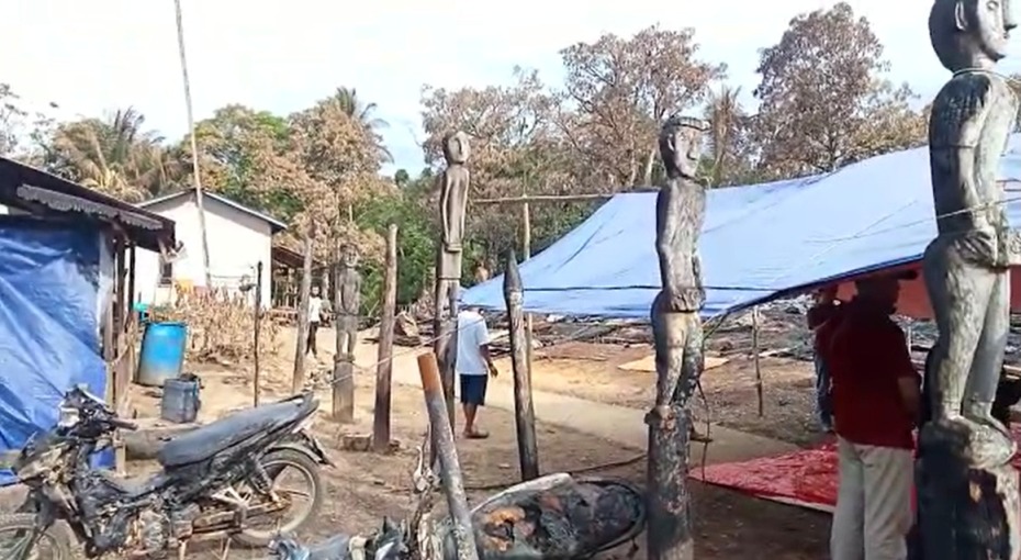 Rumah betang terbakar