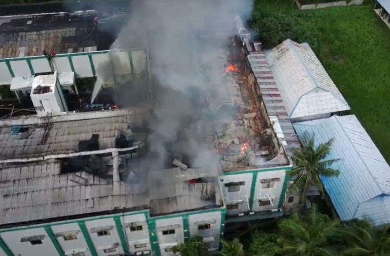 hotel terbakar - hotel ketapang