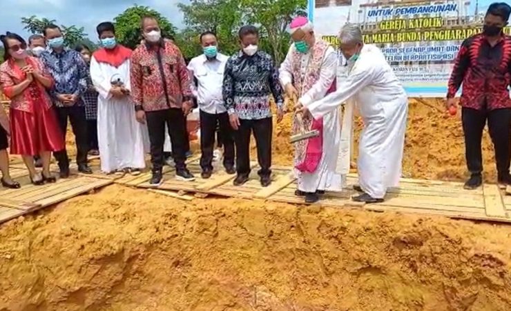 pembagunan gereja bunut