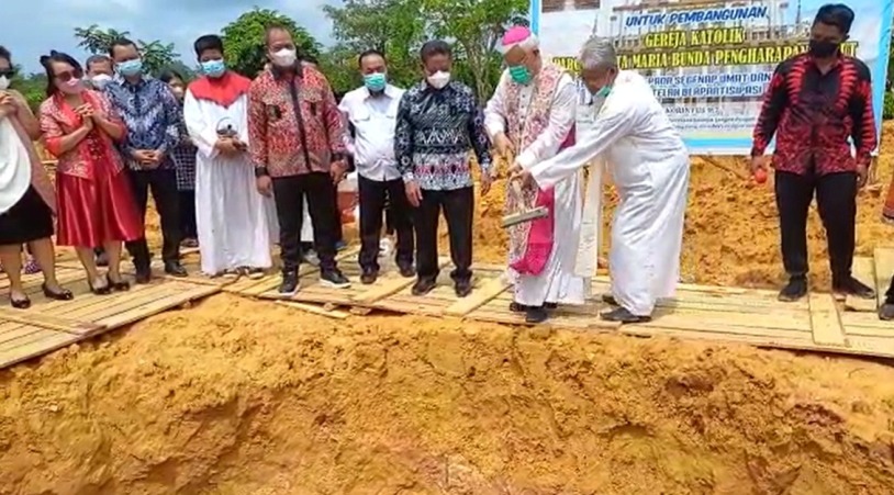 pembagunan gereja bunut