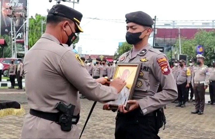pemecatan polisi Sanggau