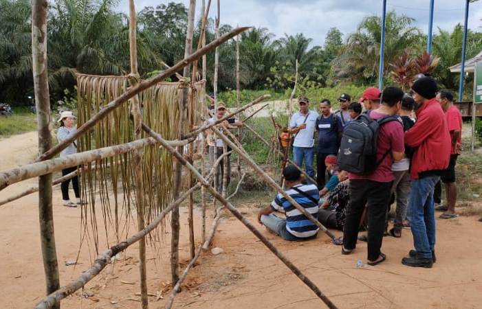 blokade jalan perusahaan