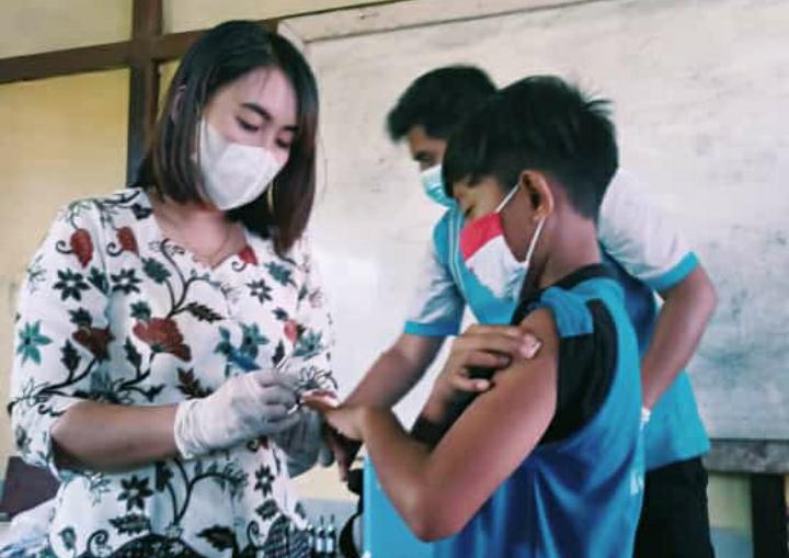 bidan desa pedalaman Kalimantan