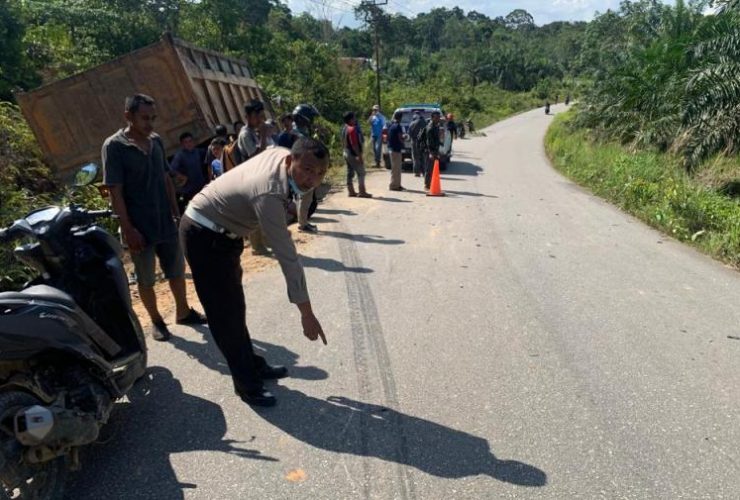 pelajar tewas tabrakan