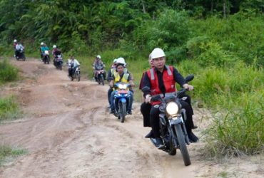 jalan desa di kapuas hulu