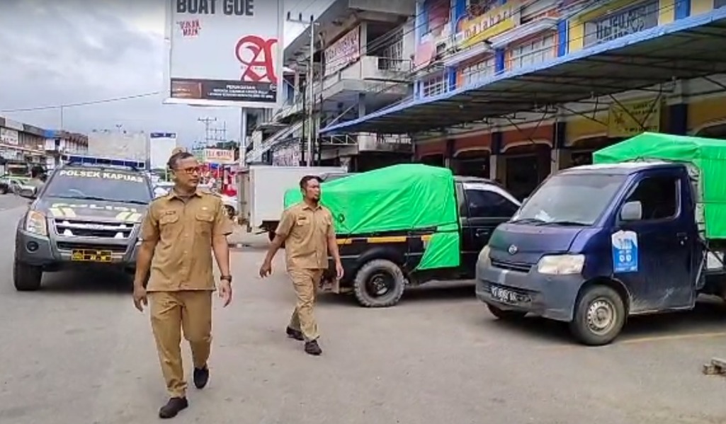 pasang bendera merah putih