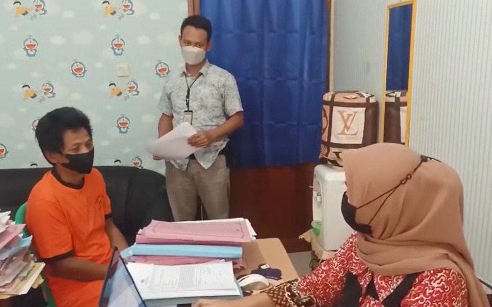 ayah hamili anak tiri
