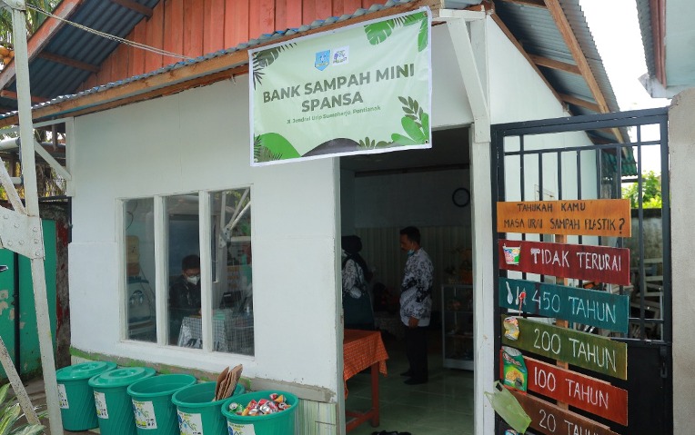 bank sampah di sekolah