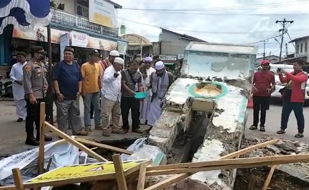Tugu Jam Sekadau dibangun