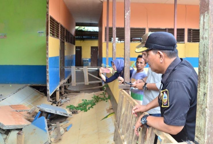 gedung sekolah rusak