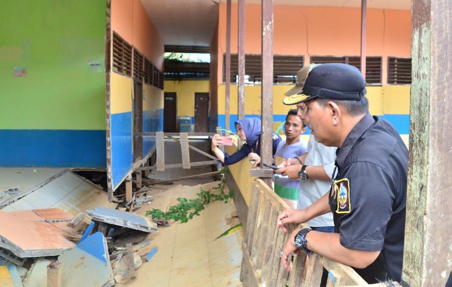 gedung sekolah rusak