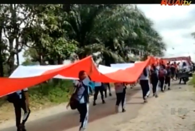 bendera raksasa merah putih