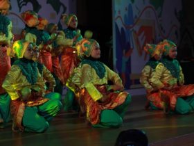 seniman masuk sekolah