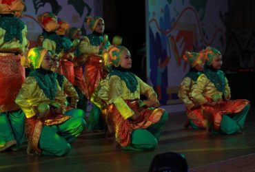 seniman masuk sekolah