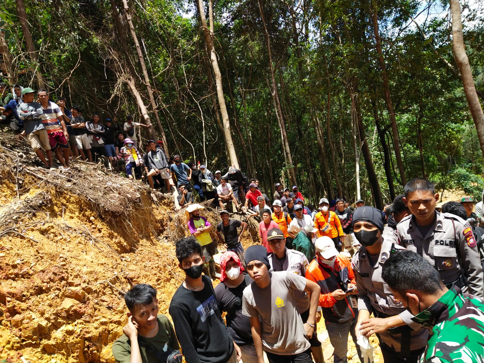 Pekerja Tambang Emas Meninggal Tertimbun Tanah VIDEO RUAI TV