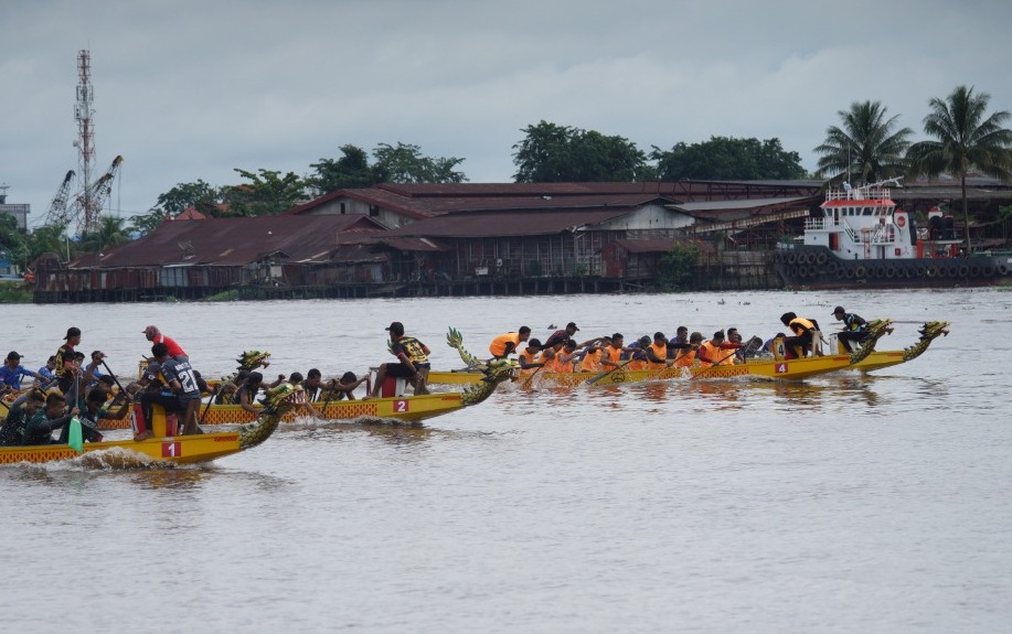 lomba dayung pontianak