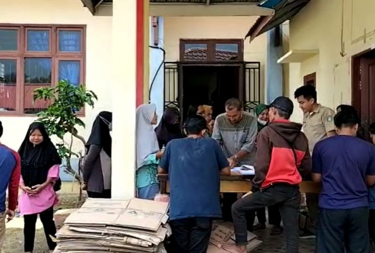 pedagang kecil sekadau