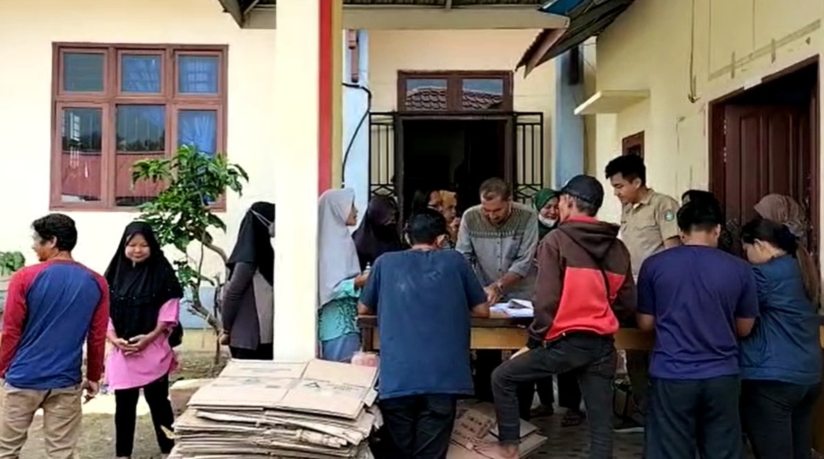 pedagang kecil sekadau