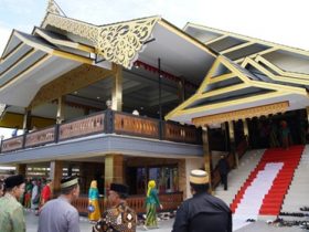 rumah adat bugis pontianak
