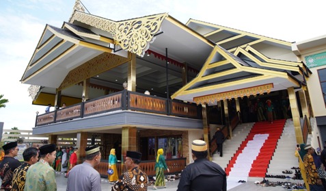 rumah adat bugis pontianak
