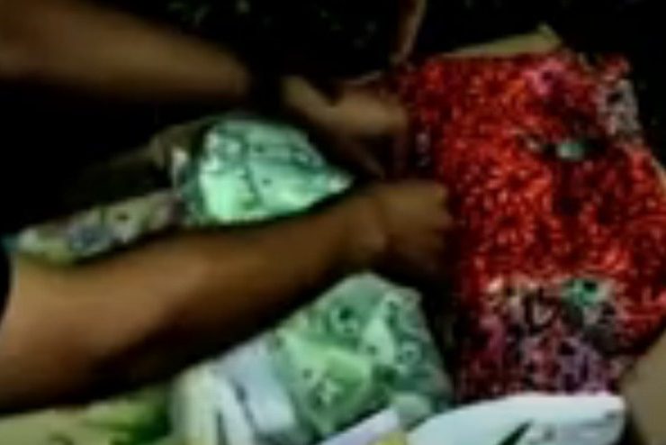 membuang bayi