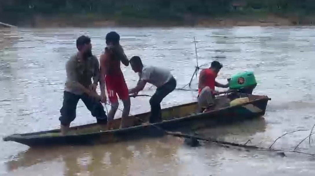 mayat di sungai melawi