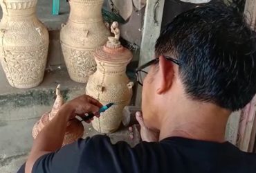 tempayan kayu ukiran