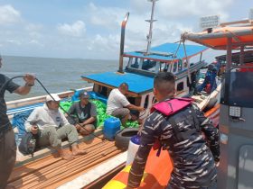 kapal hampir tenggelam