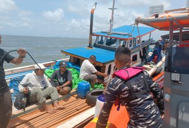 kapal hampir tenggelam